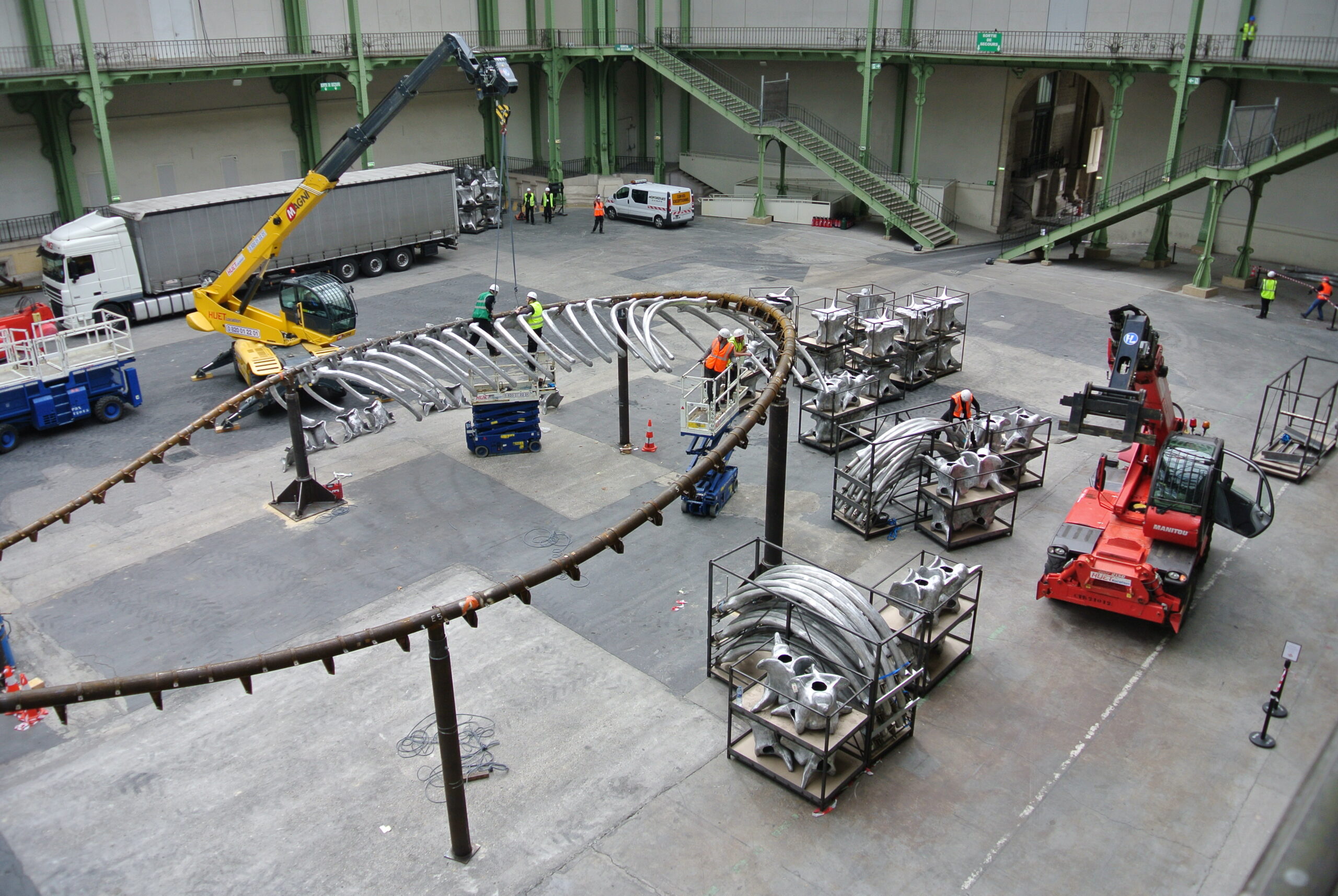 Installation et montage d'une œuvre d'art monumentale par art project