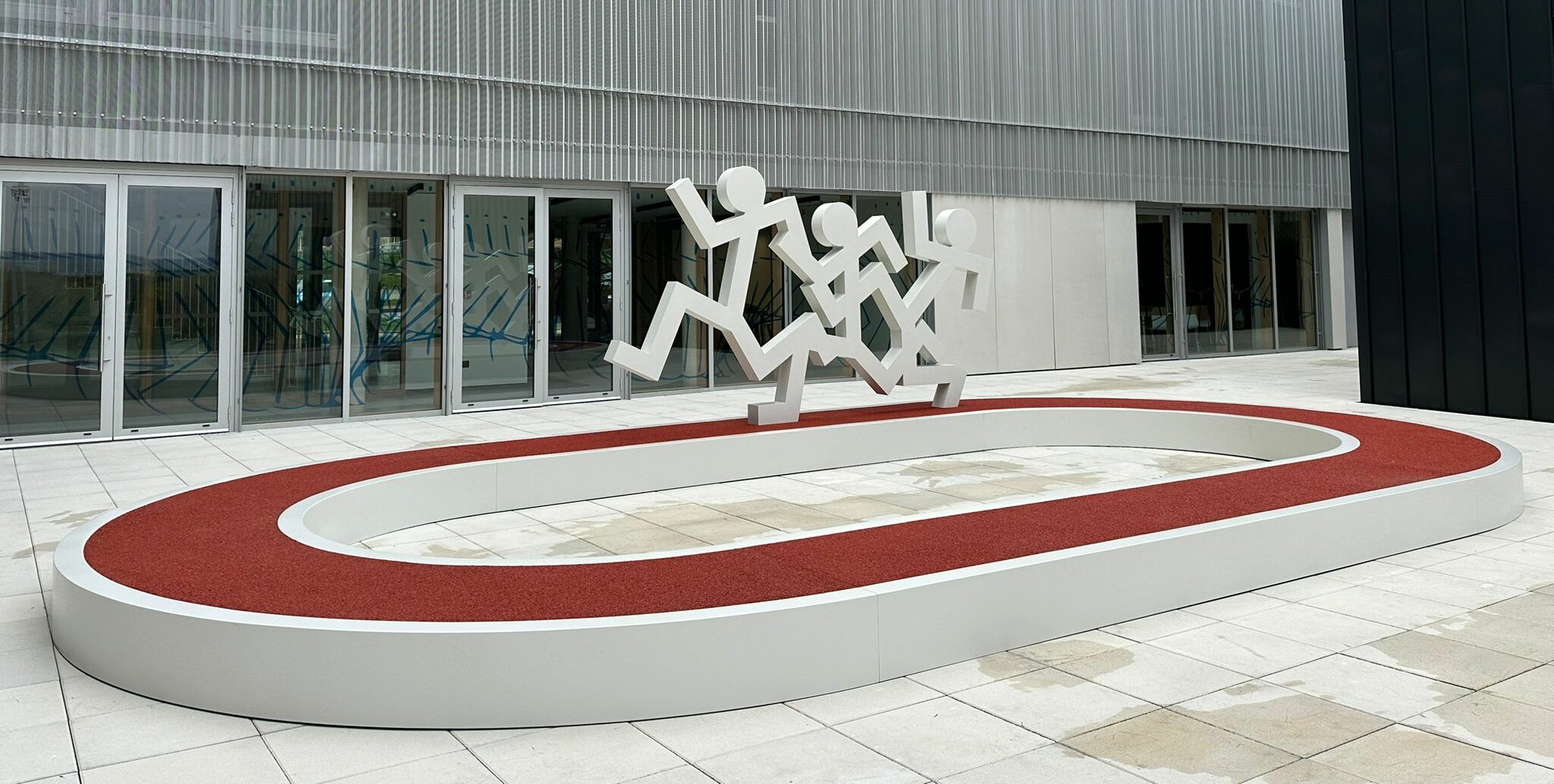 œuvre d'art de l'artiste Jacques Julien - UFR STAPS fabriquée et installée par art project