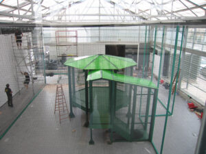 Œuvre d'art de l'artiste Andrea Blum - Birdhouse / Social Studies