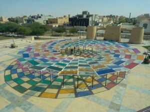 Œuvre d'art de l'artiste Daniel Buren - Le ciel coloré et projeté