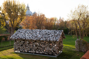Œuvre d'art de l'artiste Subodh Gupta - Cooking the World