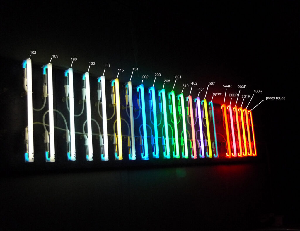 différents coloris de tubes néon proposés par art project